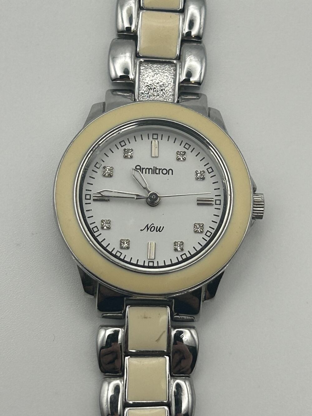 Armitron Now 75/3888SV Womens Watch Cream Enamel Bezel Silver Tone Bracelet Runs